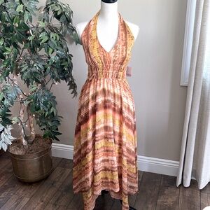 Taylor Tan Print Halter Maxi Dress NWT
Size 6
